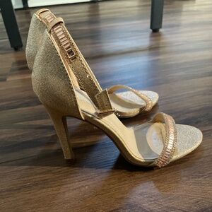 Gold/copper sparkle heel